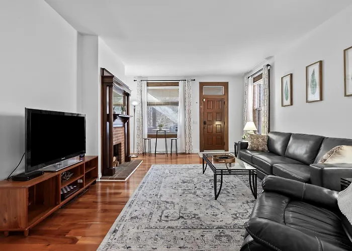 Spacious Trendy 4br Urban Retreat, Location In