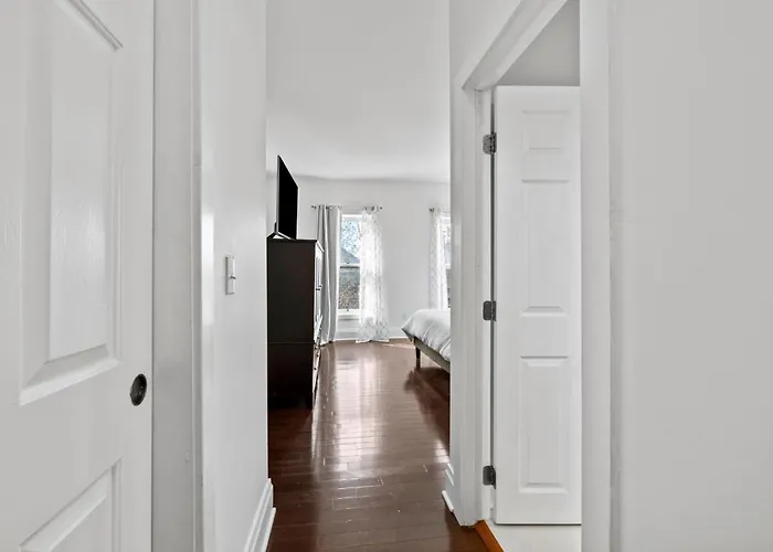 Сasa de vacaciones Spacious Trendy 4br Urban Retreat, Location In