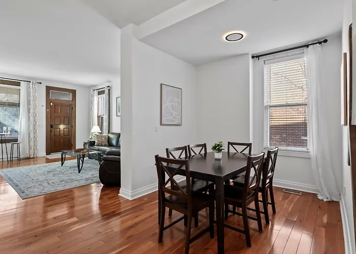 Spacious Trendy 4br Urban Retreat, Location In