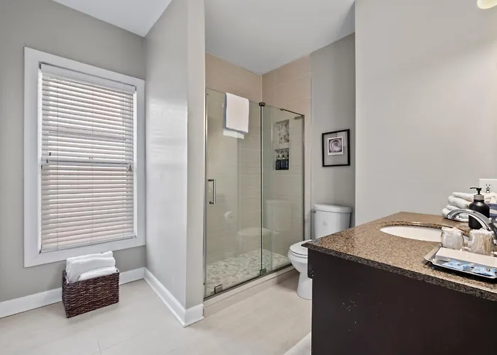 Spacious Trendy 4br Urban Retreat, Location In Columbus