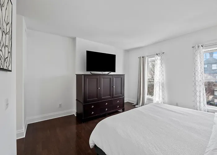 Spacious Trendy 4br Urban Retreat, Location In Сasa de vacaciones *