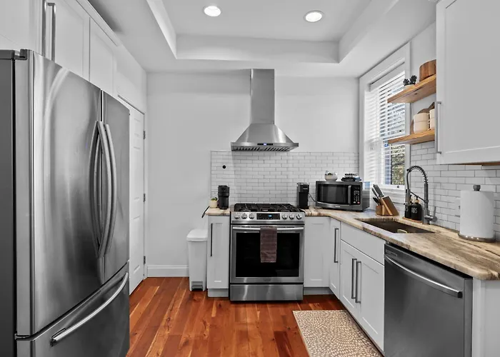 Spacious Trendy 4br Urban Retreat, Location In Columbus