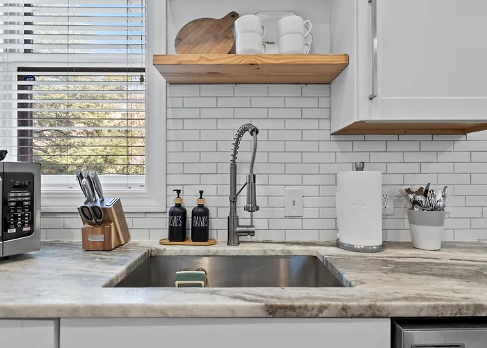 Сasa de vacaciones Spacious Trendy 4br Urban Retreat, Location In Columbus