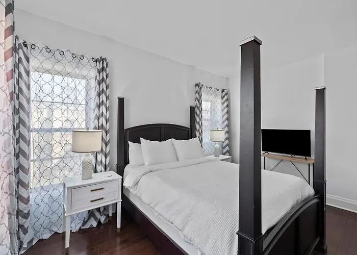 Spacious Trendy 4br Urban Retreat, Location In Сasa de vacaciones *
