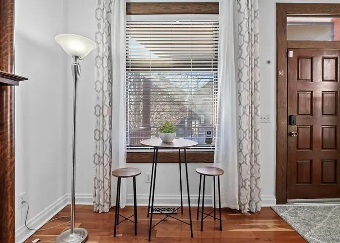 Сasa de vacaciones Spacious Trendy 4br Urban Retreat, Location In Columbus